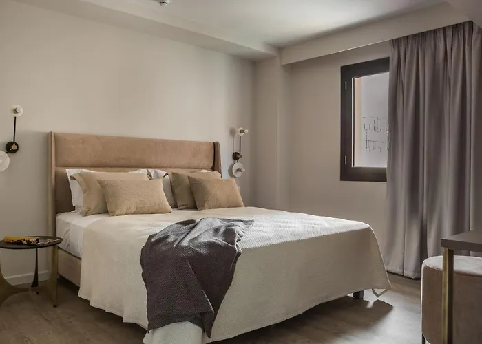 The Twelve Collection 4*