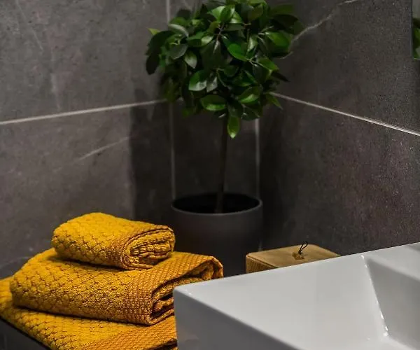 The Twelve Collection 4*