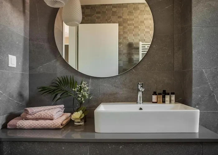 The Twelve Collection 4*