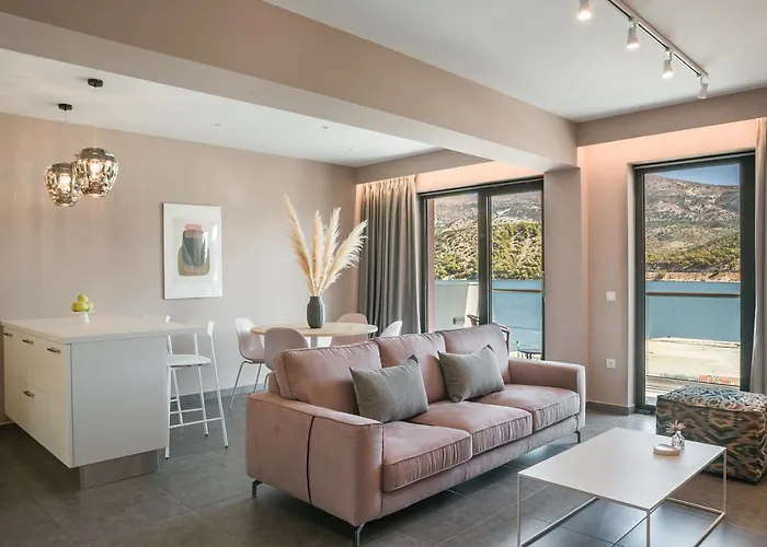 The Twelve Collection 4*