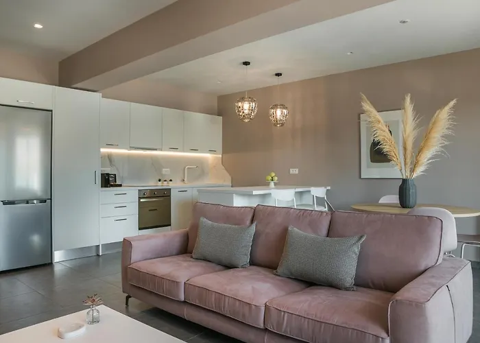 The Twelve Collection 4*