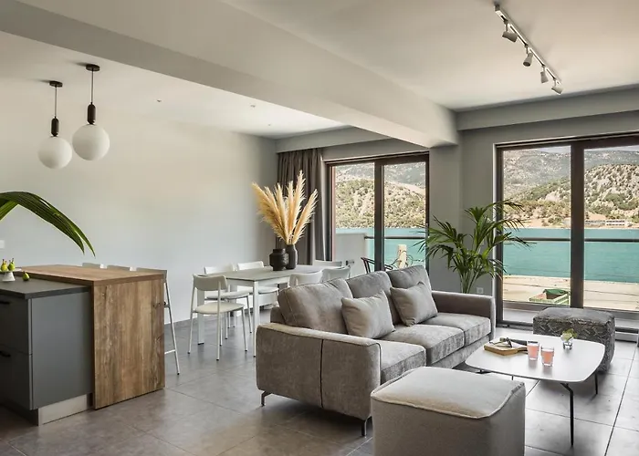 The Twelve Collection 4*