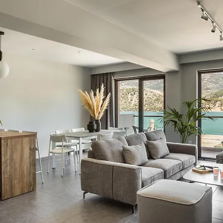 The Twelve Collection 4*